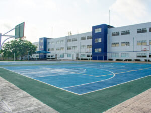 Canchas de básquetbol y voleibol en instalaciones de Cumbres Veracruz