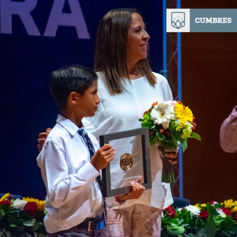 Alumno de primaria recibe reconocimiento en ceremonia de clausura Cumbres Veracruz