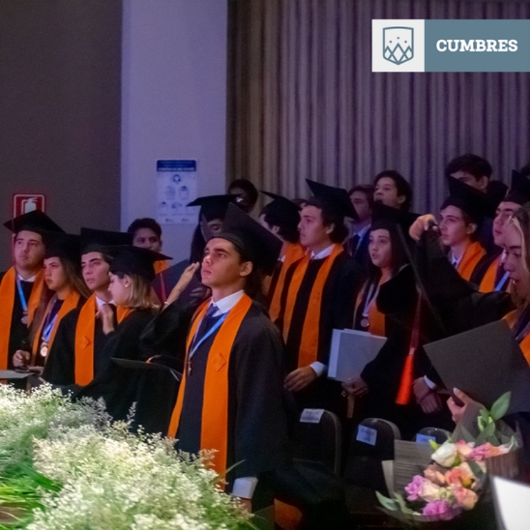 Alumnos de preparatoria Cumbres Veracruz en ceremonia de Graduación